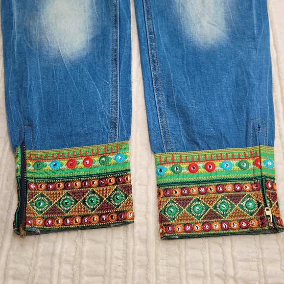 NWT Desigual "Ethnic Ankle" Embroidered Jeans size 27 - Picture 2 of 10